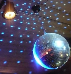 https://commons.wikimedia.org/wiki/File:Disco_Ball3.jpg